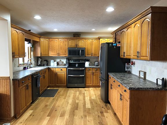 5th image of 339 Katherine Ave
