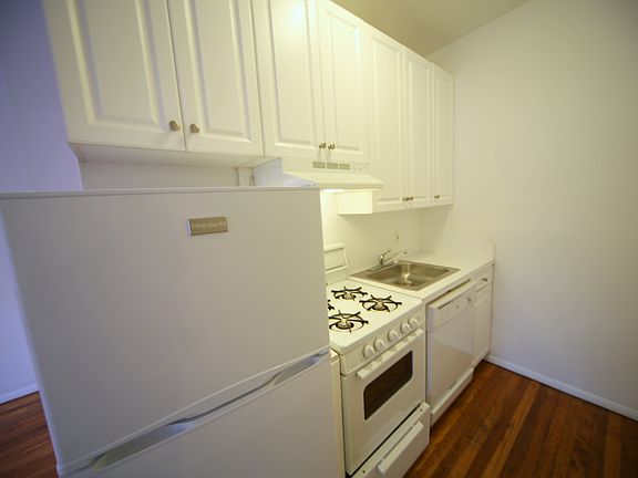 4th image of 106 7th Ave APT 2F