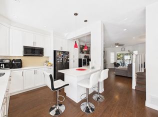 6700 Rumble St #8, Burnaby, BC V5E 4H7