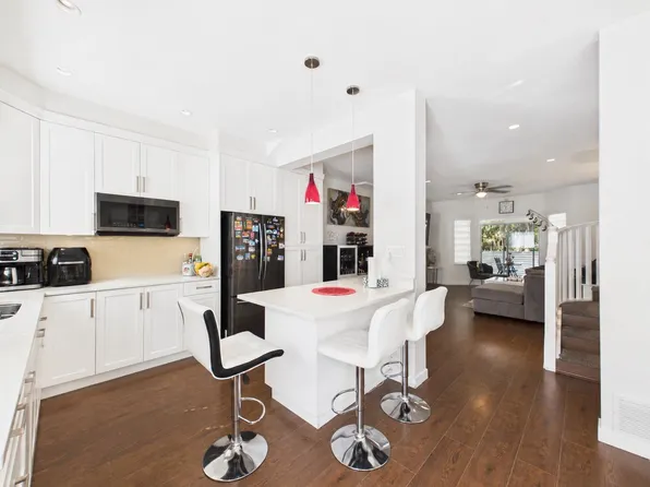 6700 Rumble St #8, Burnaby, BC V5E 4H7