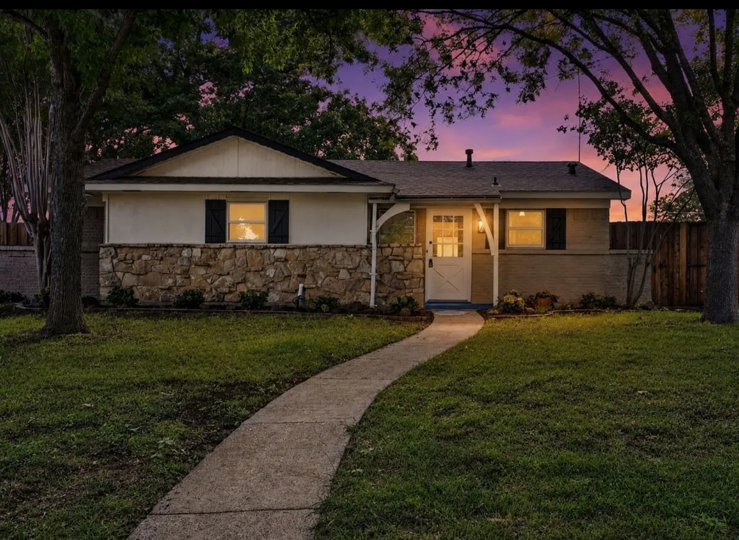 Debbie Dr, Plano — Photo 2