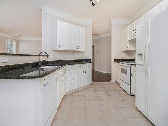 2nd image of 124 Willow Creek Dr