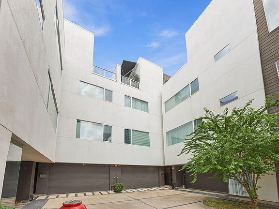 2nd image of 434 W Bell St
