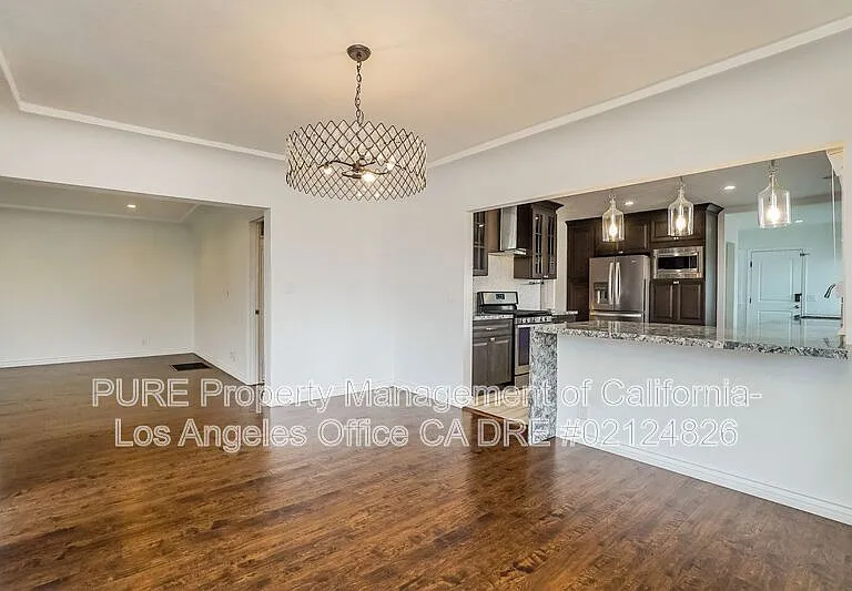 5049 Pickford St — Photo 6