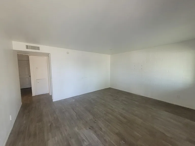 5229 N 59th Dr #1 — Photo 5