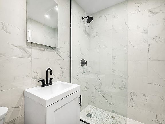 4th image of 408 W 34th St APT 4L