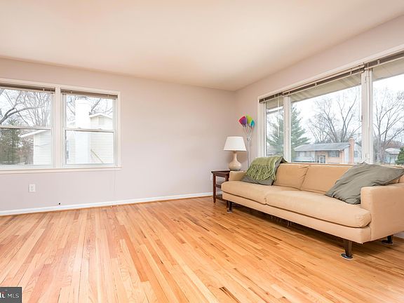 2nd image of 9526 Bonair Dr