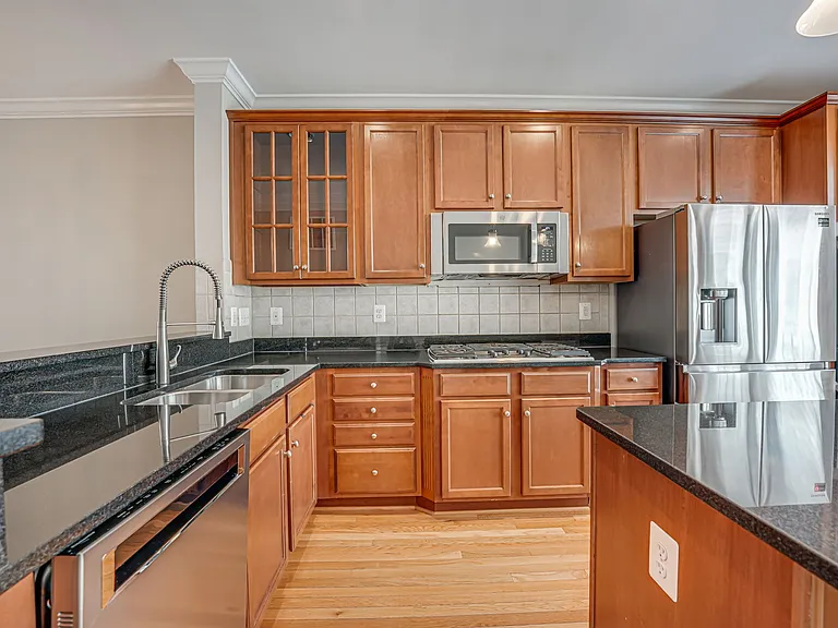 2608 S Kenmore Ct — Photo 6