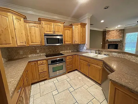 3201 Southridge Ct — Photo 2