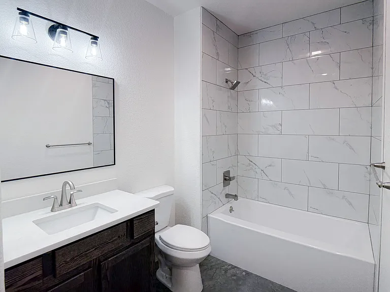 667 Valley View Dr — Photo 3