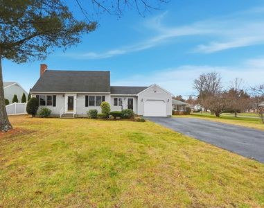 10 Woodcrest Rd, Springfield, MA, 01129