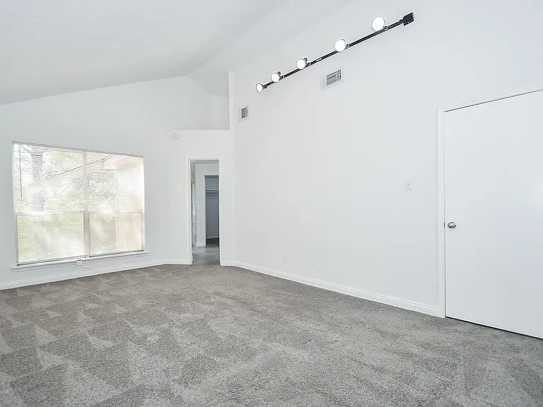 8803 Vinkins Rd — Photo 3