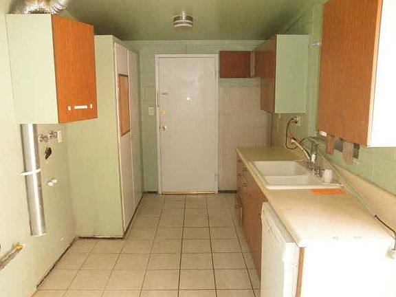 4th image of 2765 Burnham Ave