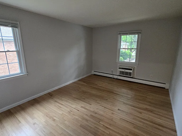 LAWRENCEVILLE GARDEN APARTMENTS AND TOWNHOMES — Photo 12