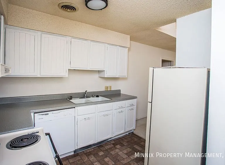 Whispering Oaks 1904 N. Midland — Photo 21