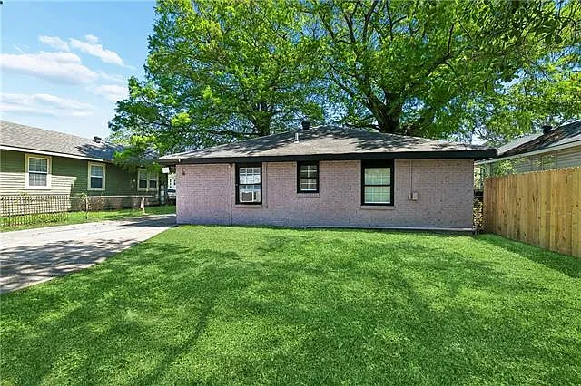 4936 Baccich St — Photo 17