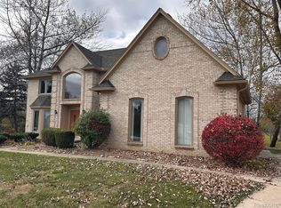 2506 Oak Trail Dr, Sterling Heights, MI 48314