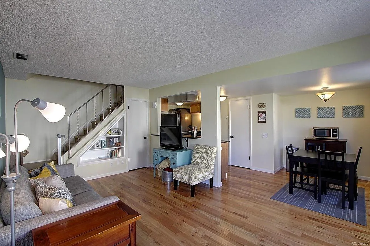 2 bed, 1.5 bath, 944 sqft, $1,700 — Photo 1