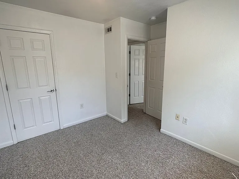 Cascades Pointe — Photo 36