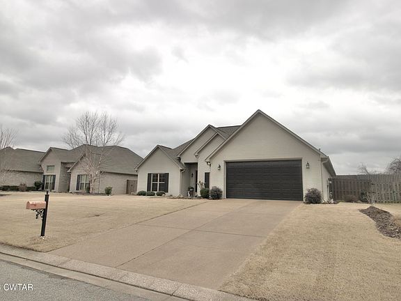 3rd image of 221 Greenhill Dr