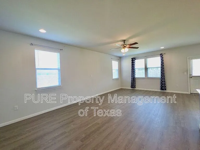 10400 Alemoor Dr — Photo 3