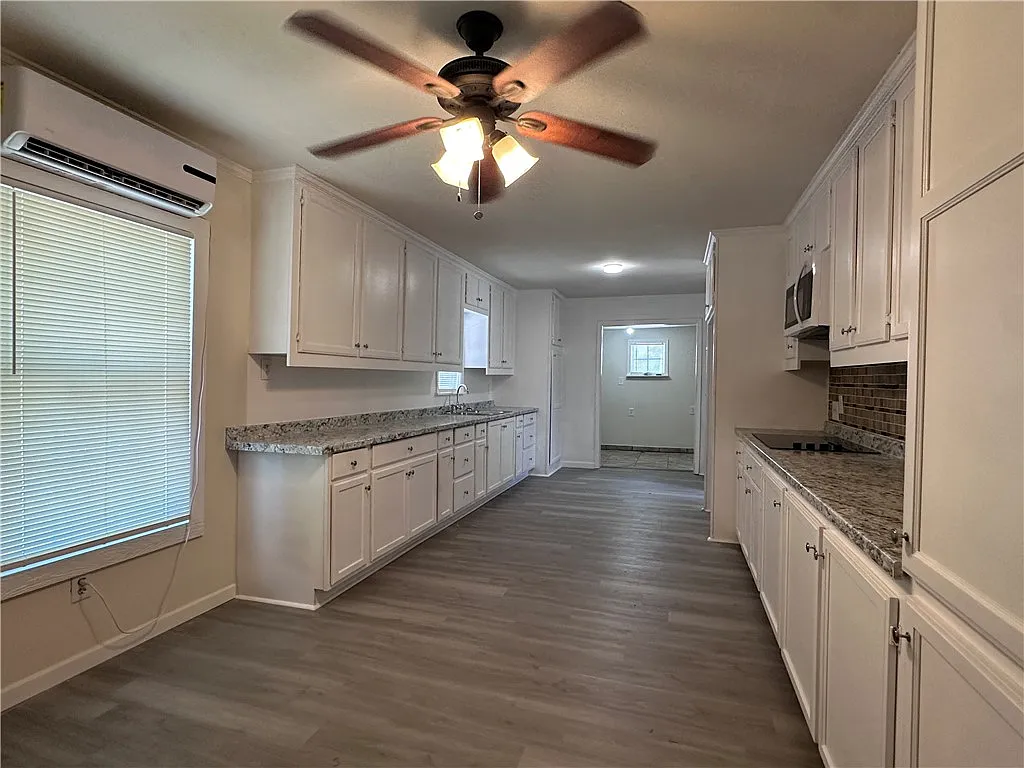 3 bed, 1.0 bath, 1829 sqft, $1,550 — Photo 3