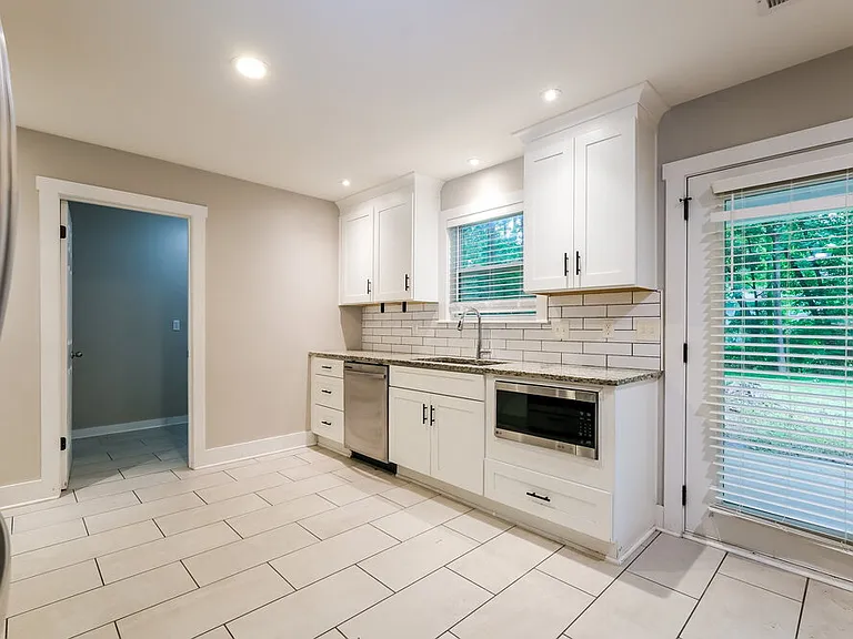 2661 Deerfield Cir — Photo 8
