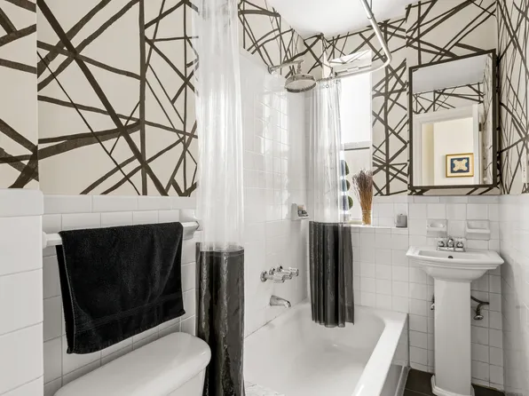 261 West 22nd Street image 14 of 14