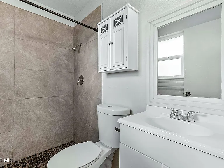 11404 Bunky Henry Ln — Photo 19