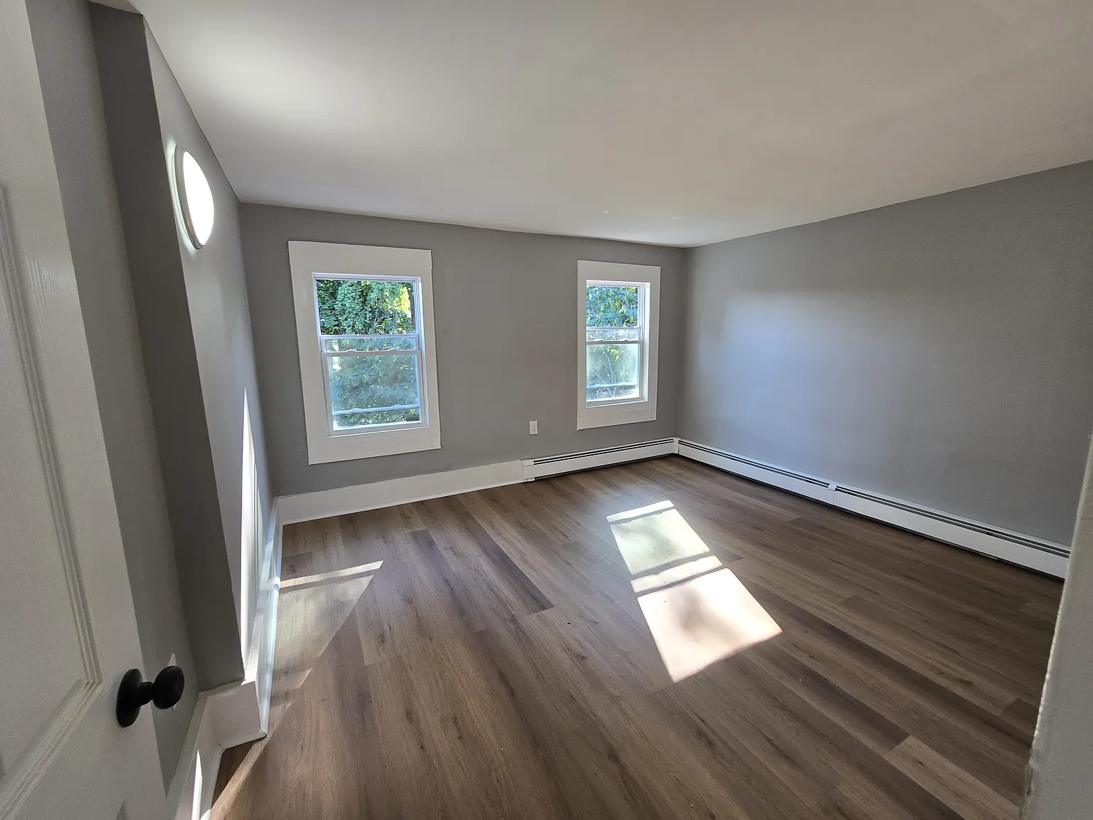 3 bed, 1100 sqft, $1,950 — Photo 2