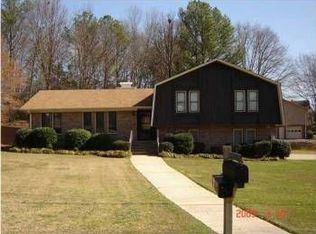 801 Crosscreek Cir, Pelham, AL 35124