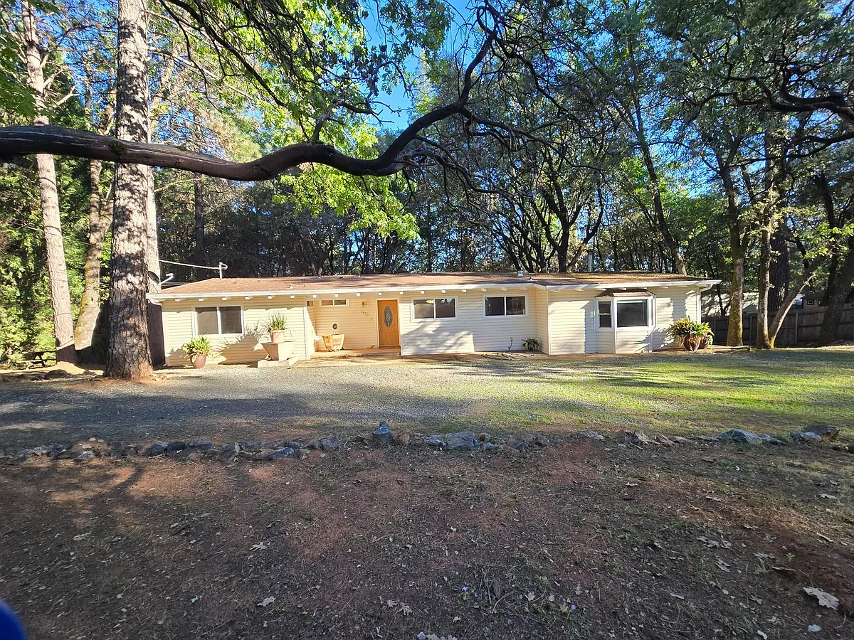 Building Photo - 1495 Hillcrest Blvd