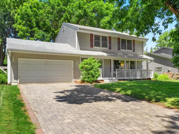 8024 Cheyenne Ave, Chanhassen, MN 55317