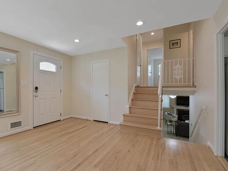 3512 Queen Anne Dr — Photo 6