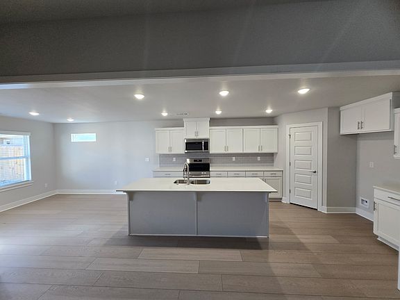 3rd image of 480 S Benchmark Ln