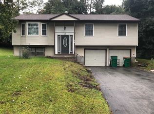 23 Mockingbird Ln, Poughkeepsie, NY 12601