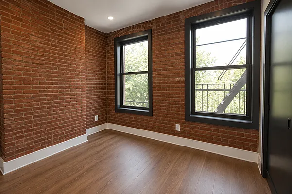 Bedroom, photo 1