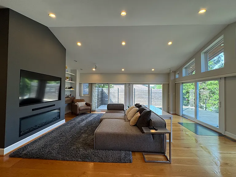 2431 Nottingham Dr — Photo 4