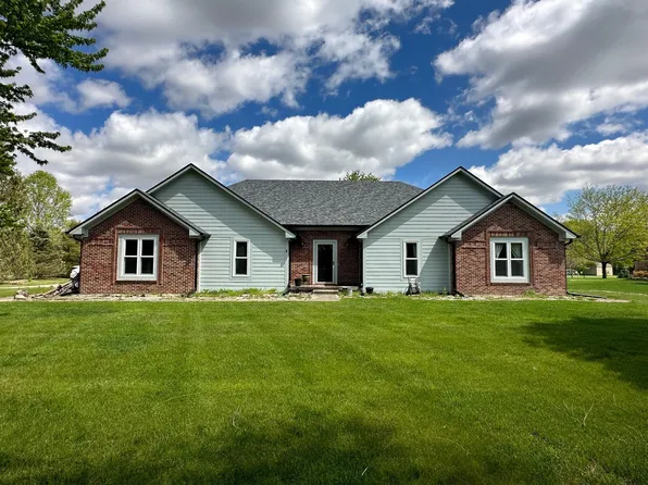 6639 W Cross Trl, New Palestine, IN 46163