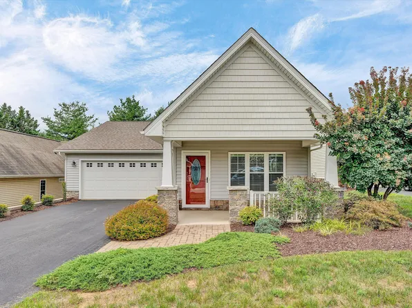 8110 Golden Oak Ln, Roanoke, VA 24019