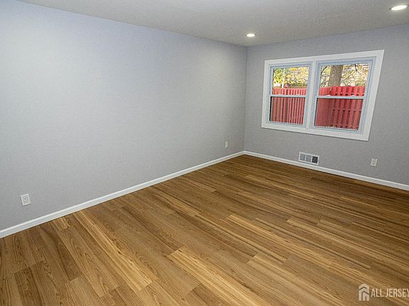 2nd image of 23 Cheltenham Pl