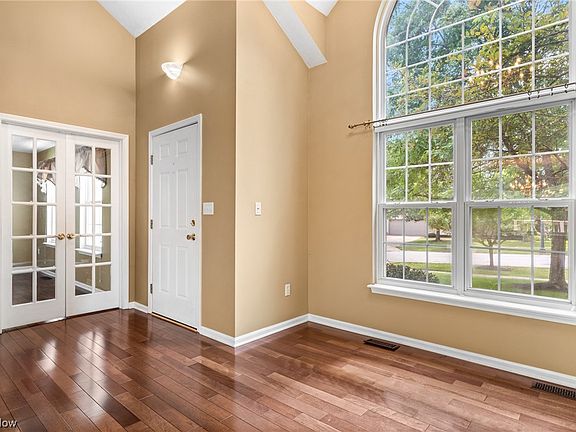 4th image of 2701 Edgebrook Xing