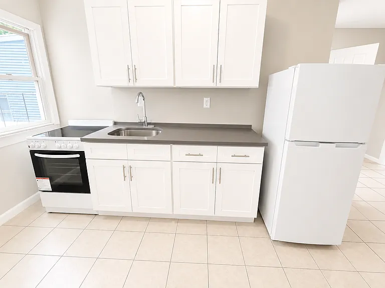65 S 7th St #3 — Photo 1