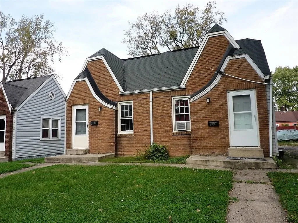 2928 E 19th St photo 1