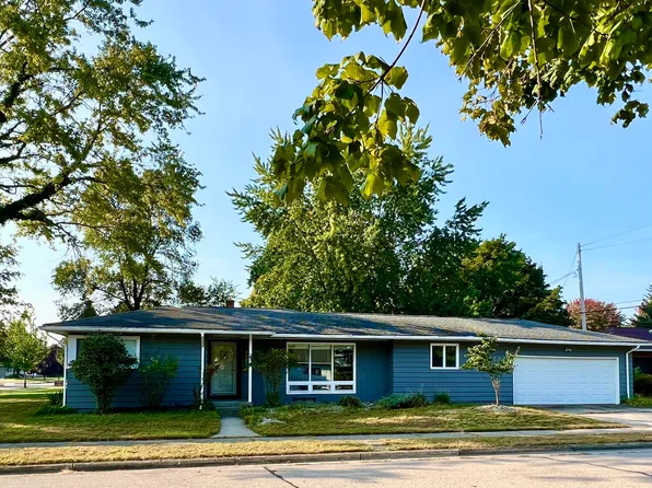 442 Orchard Ave, Grand Haven, MI 49417