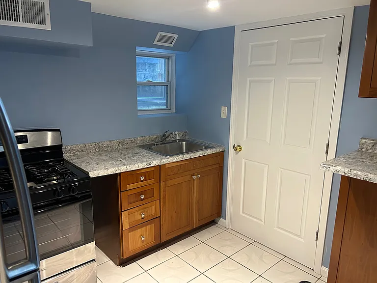 1702 N Fairfield Ave #G — Photo 7