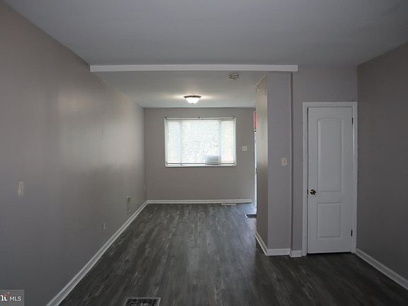 5th image of 3511 E Fairmount Ave