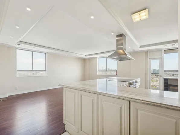 100 Manhattan Ave APT 1213, Union City, NJ 07087