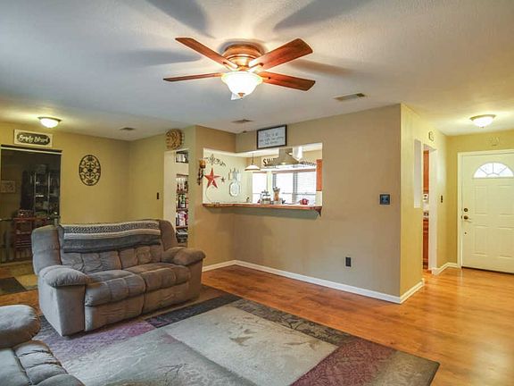 3rd image of 166 Marie Cir