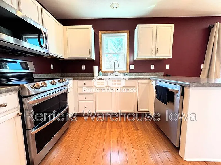 330 NE Cardinal Ln — Photo 9